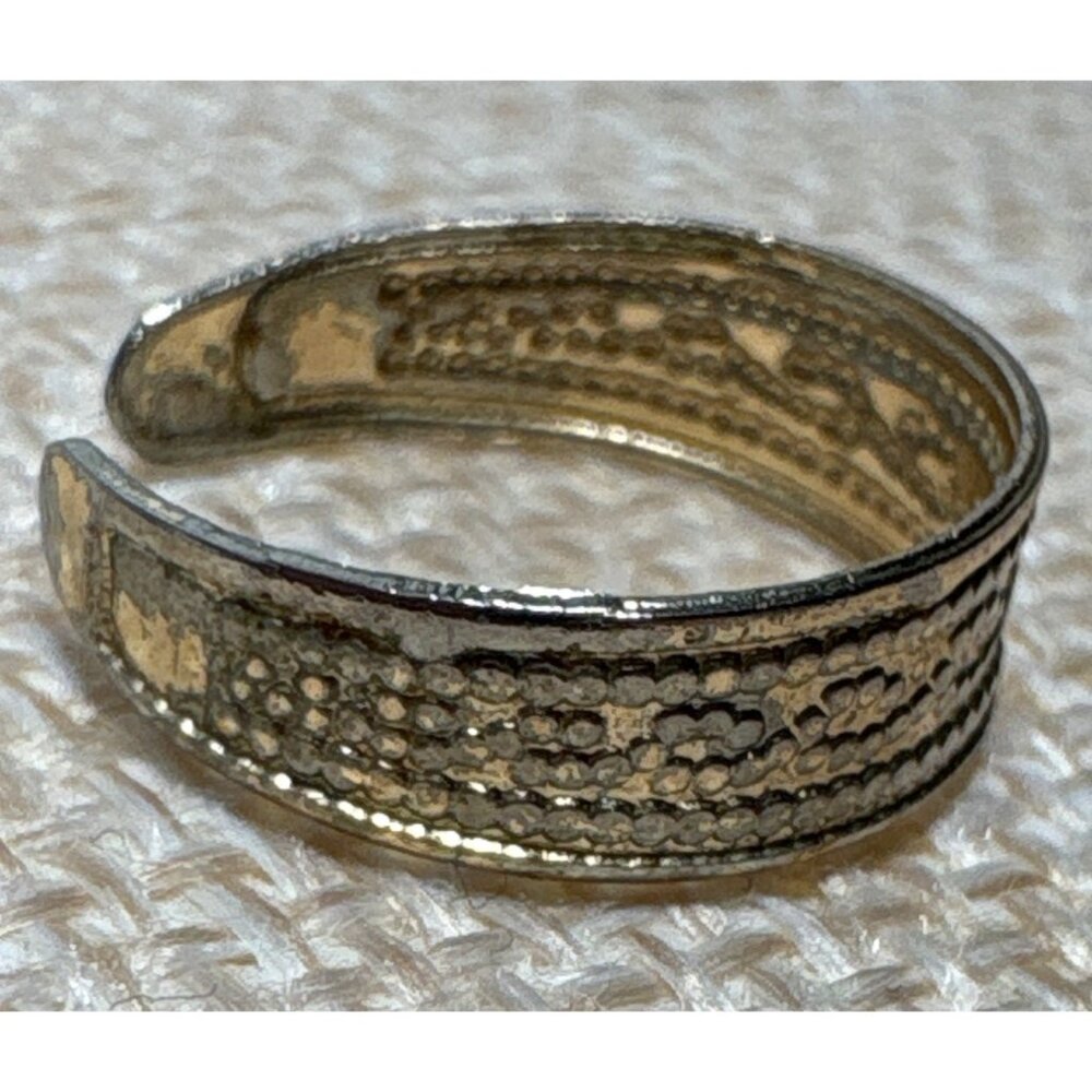 Vintage Adjustable Silver & Gold Tone Toe Ring With Intricate Pattern Design